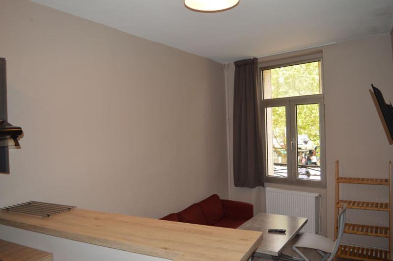 Voltaire Apartment *